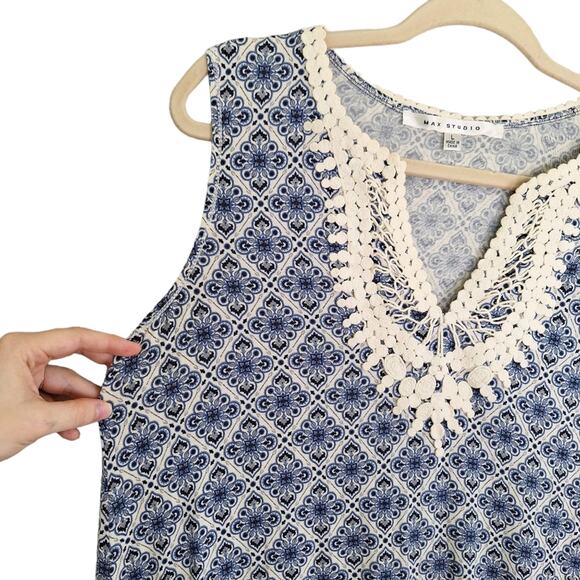 Max Studio Blue & Cream Bohemian Tank Top w Eyelet Lace Detail sz L - Picture 3 of 10